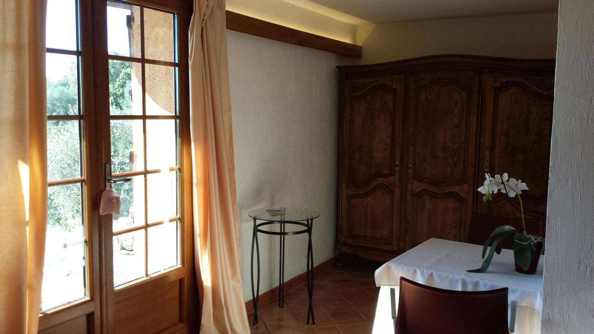 לינה וארוחת בוקר Spéracèdes La Bergerie St Antoine חדר תמונה